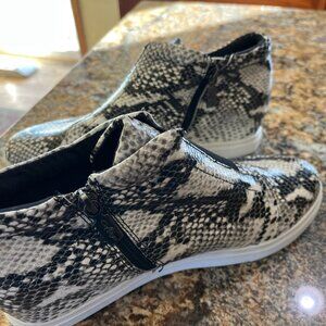 Aqua College Glady sneakers black and white, hidden wedge heel zipper